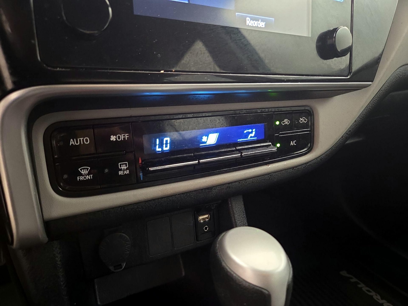 2018 Toyota Corolla LE - Photo 17