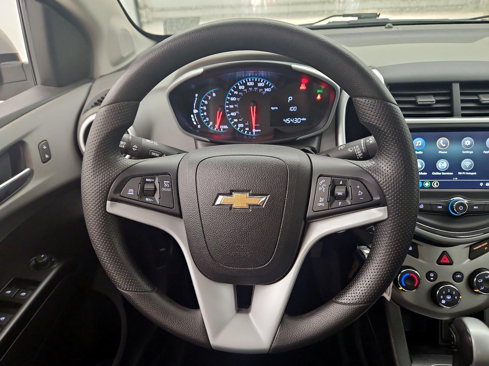 2018 Chevrolet Sonic LT - Photo 11