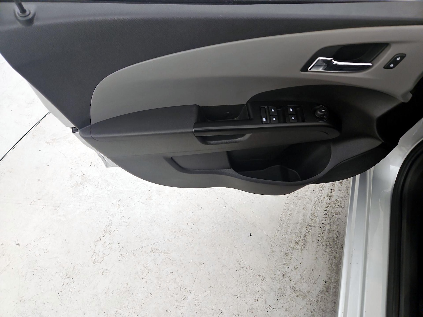 2018 Chevrolet Sonic LT - Photo 13