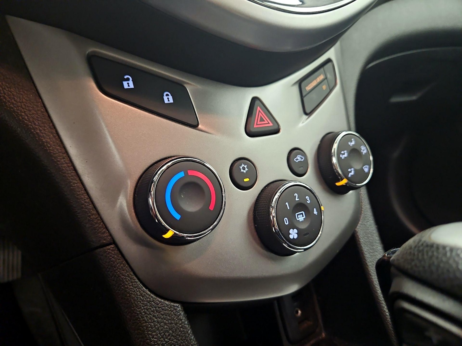 2018 Chevrolet Sonic LT - Photo 17