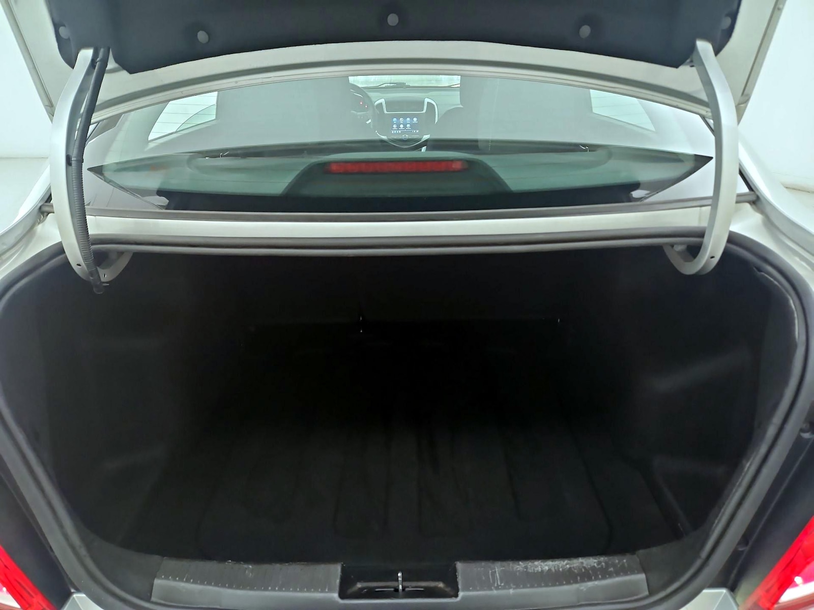 2018 Chevrolet Sonic LT - Photo 21