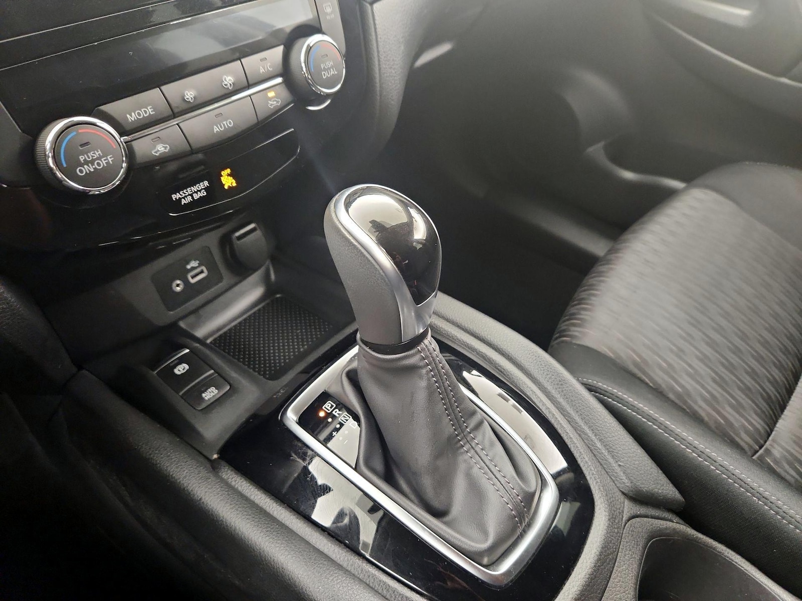 2020 Nissan Rogue SV - Photo 16