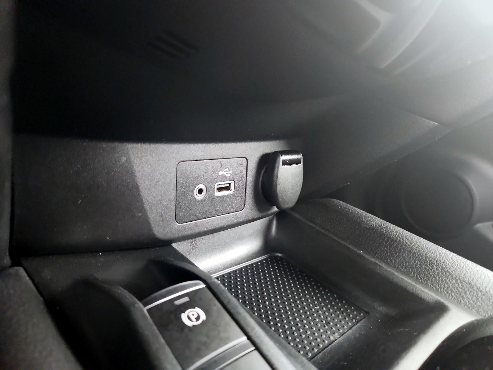 2020 Nissan Rogue SV - Photo 17