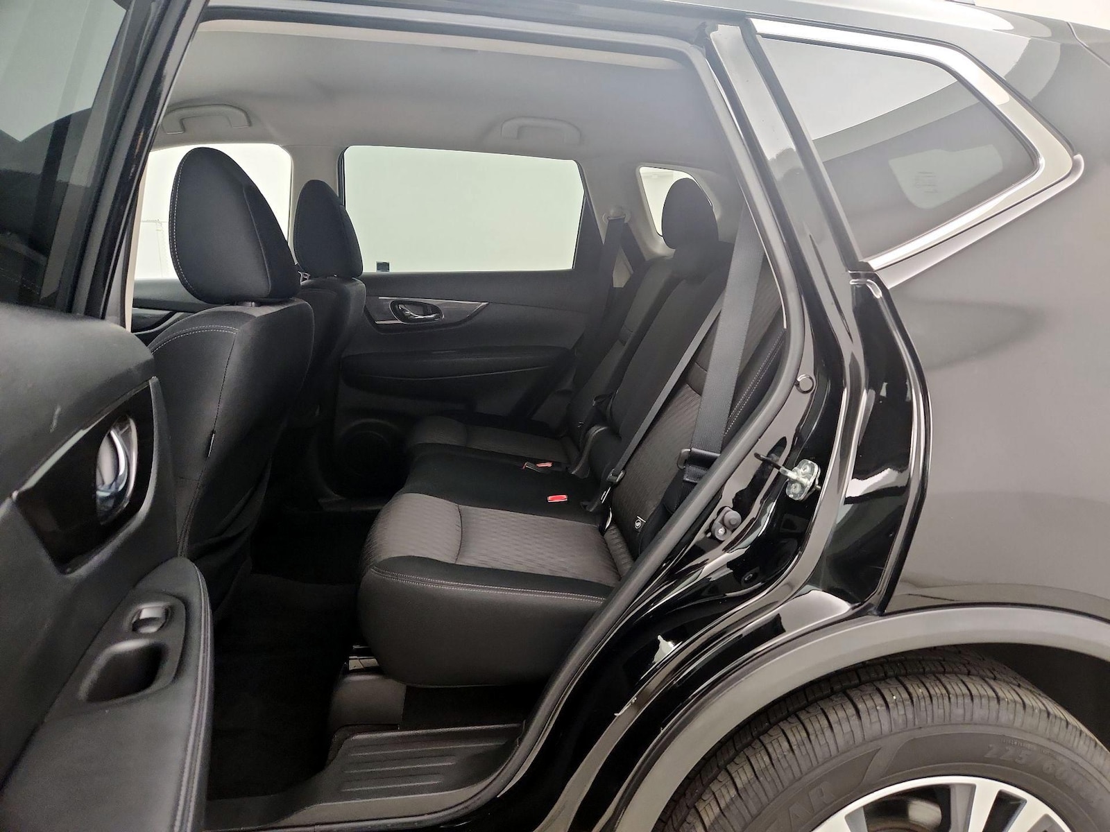 2020 Nissan Rogue SV - Photo 18