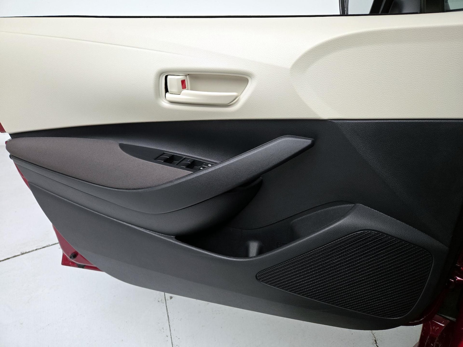 2026 Toyota Corolla LE - Photo 13