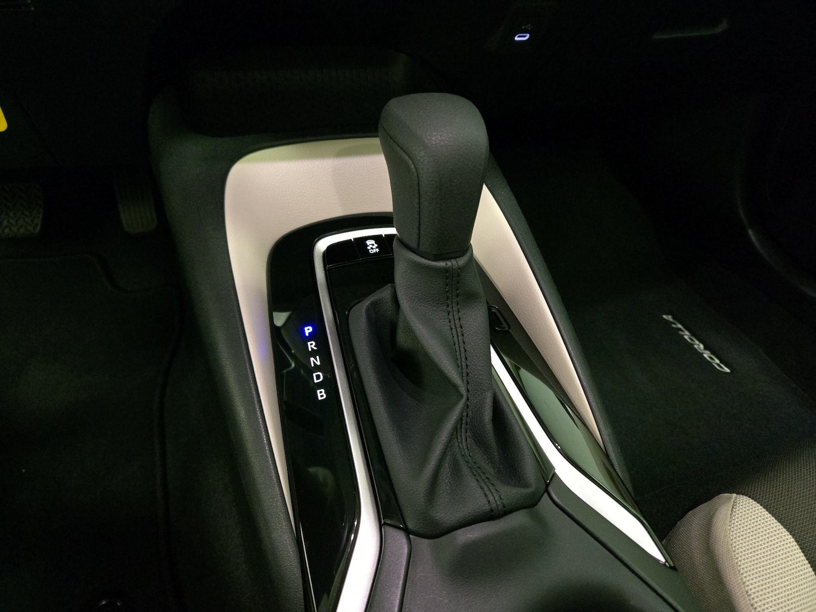 2026 Toyota Corolla LE - Photo 18