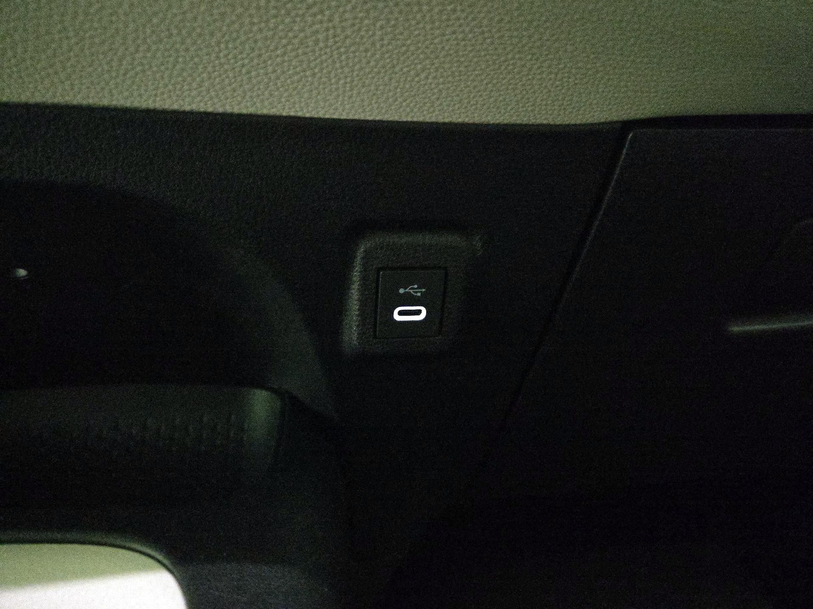 2026 Toyota Corolla LE - Photo 19