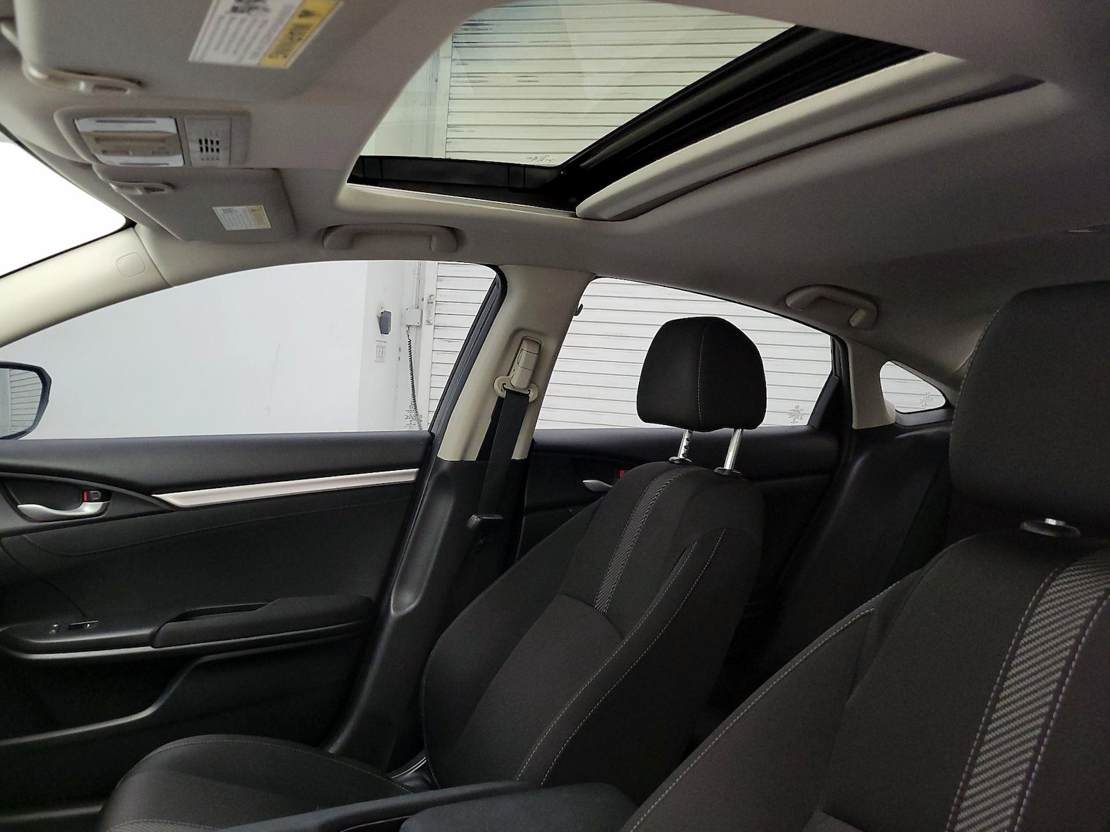 Sunroof(s) & Overhead Airbags