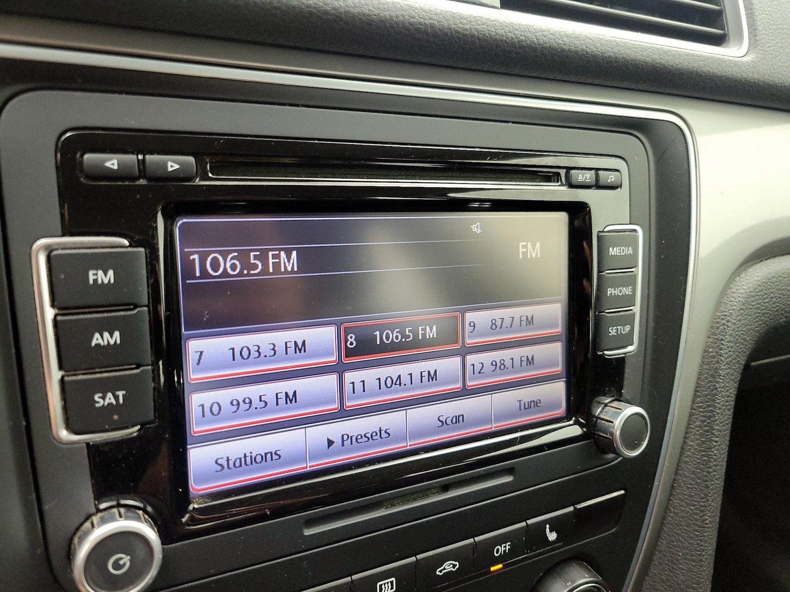 2015 Volkswagen Passat Limited Edition - Photo 16