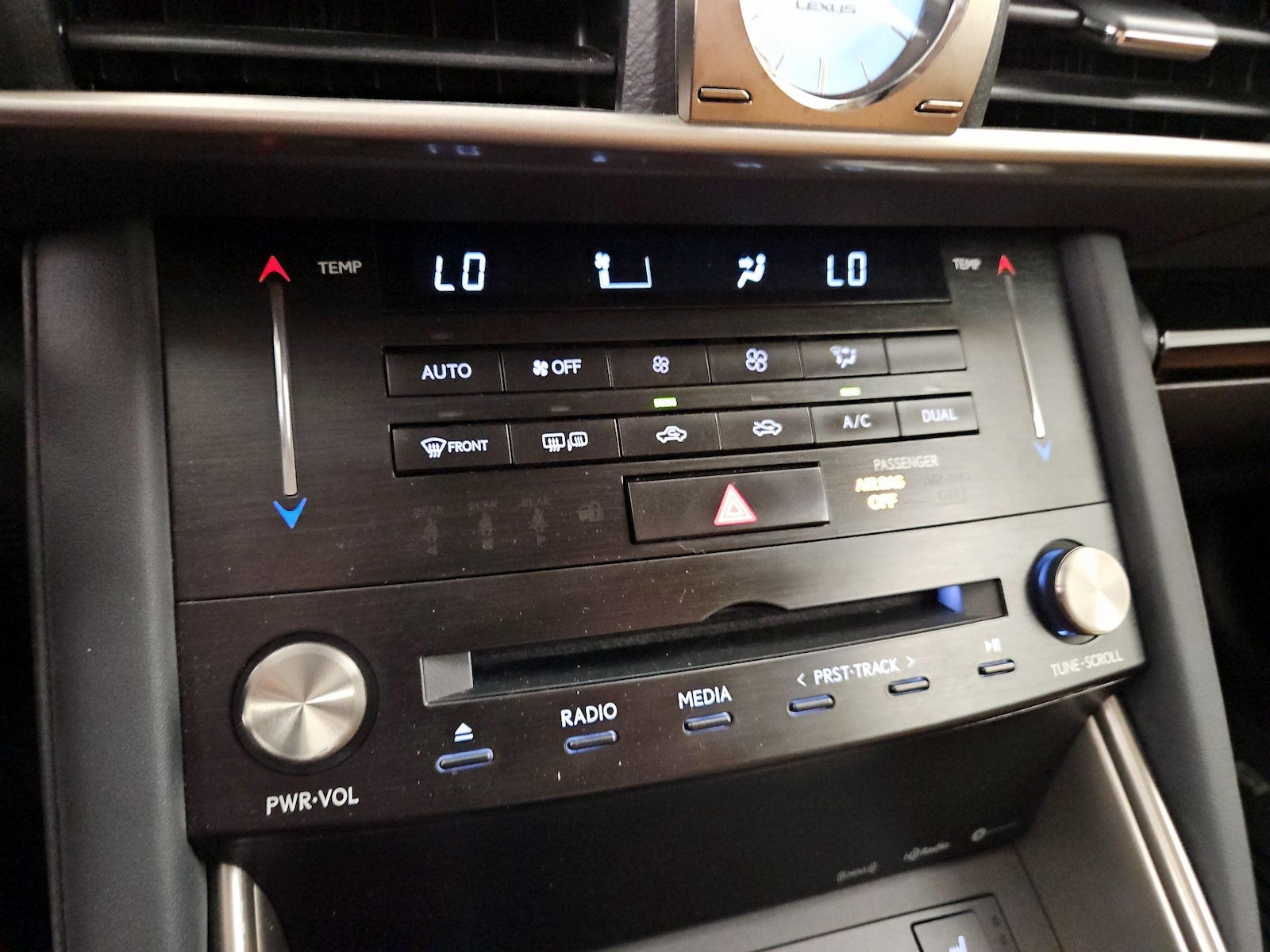 2017 Lexus IS 300 - Photo 17