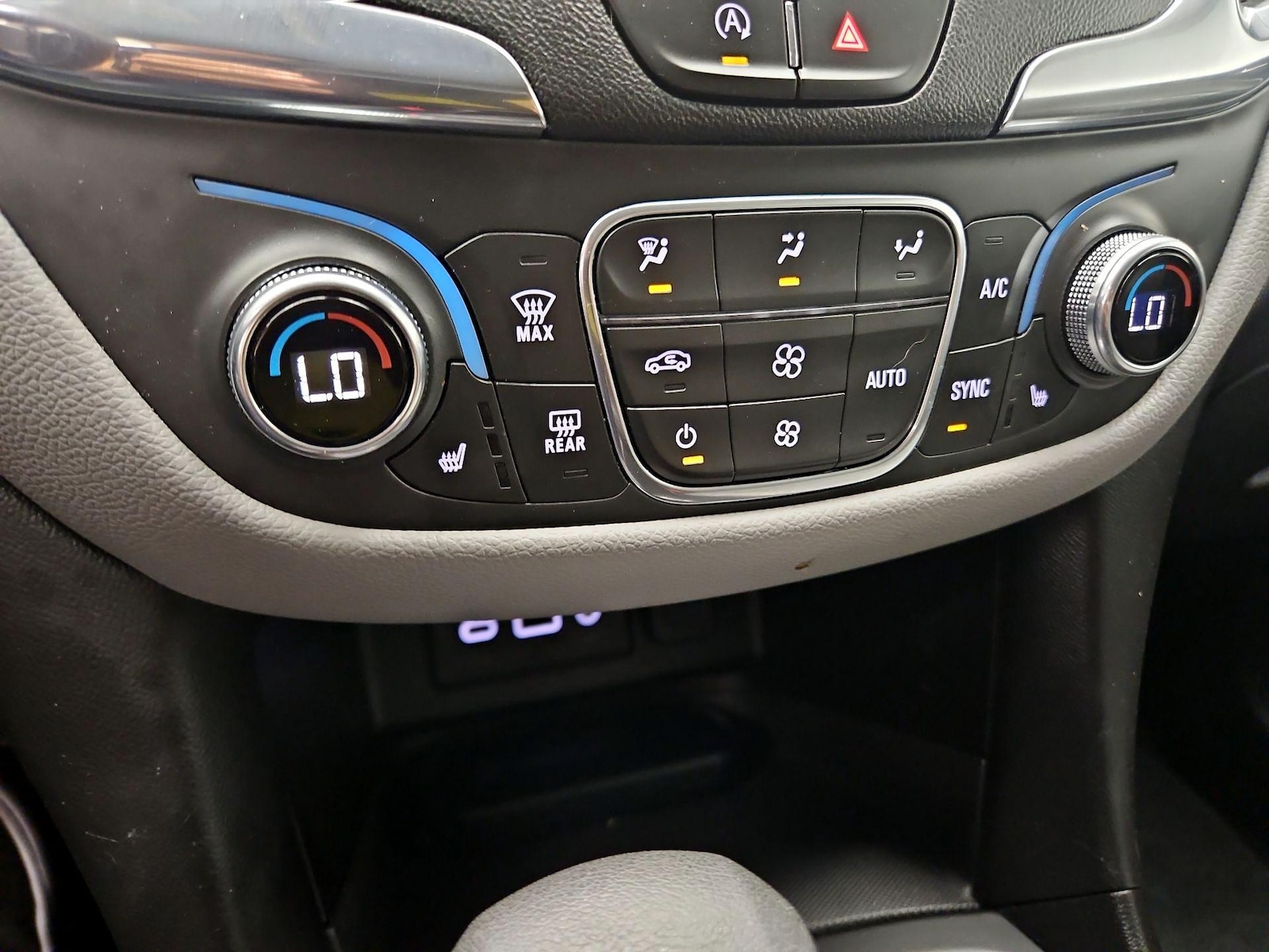 2022 Chevrolet Equinox LT - Photo 17