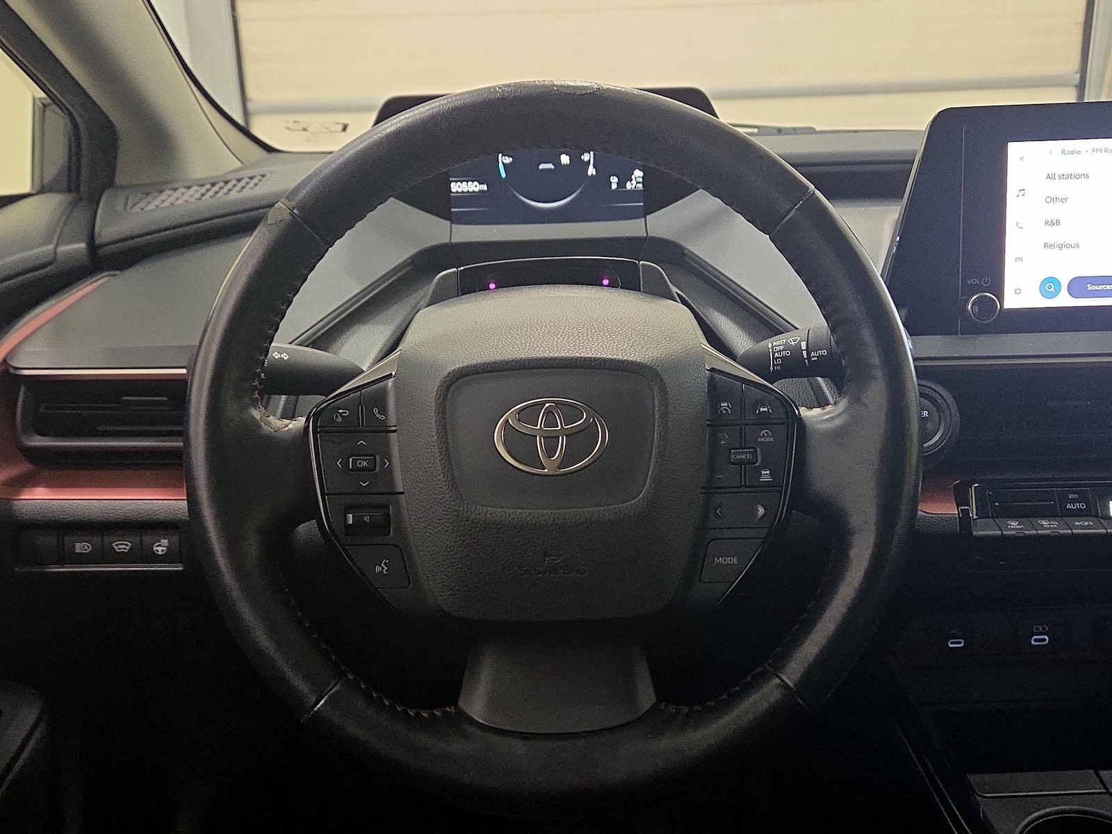 2023 Toyota Prius Prime SE - Photo 11
