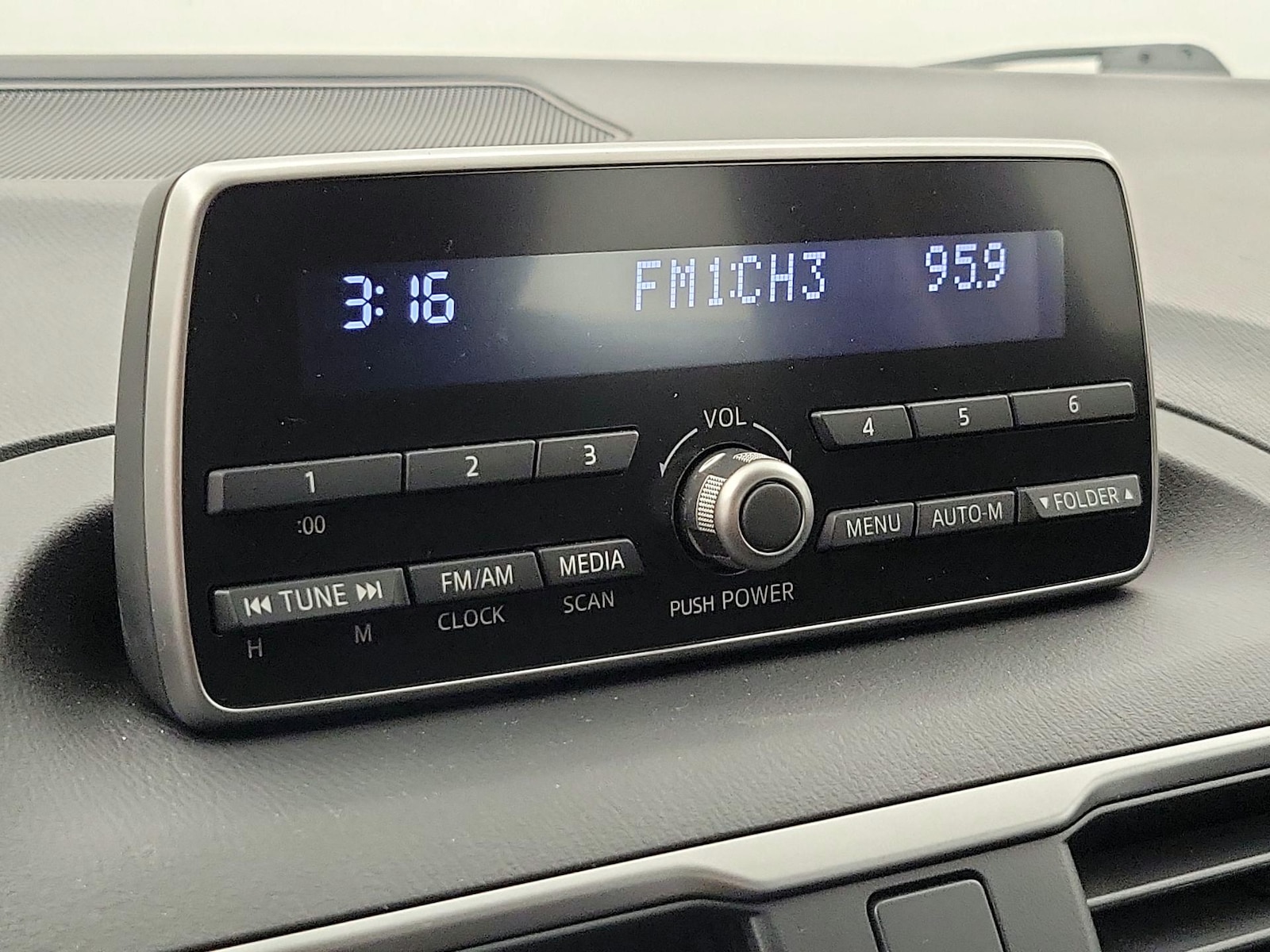 2015 Mazda MAZDA3 i SV - Photo 15