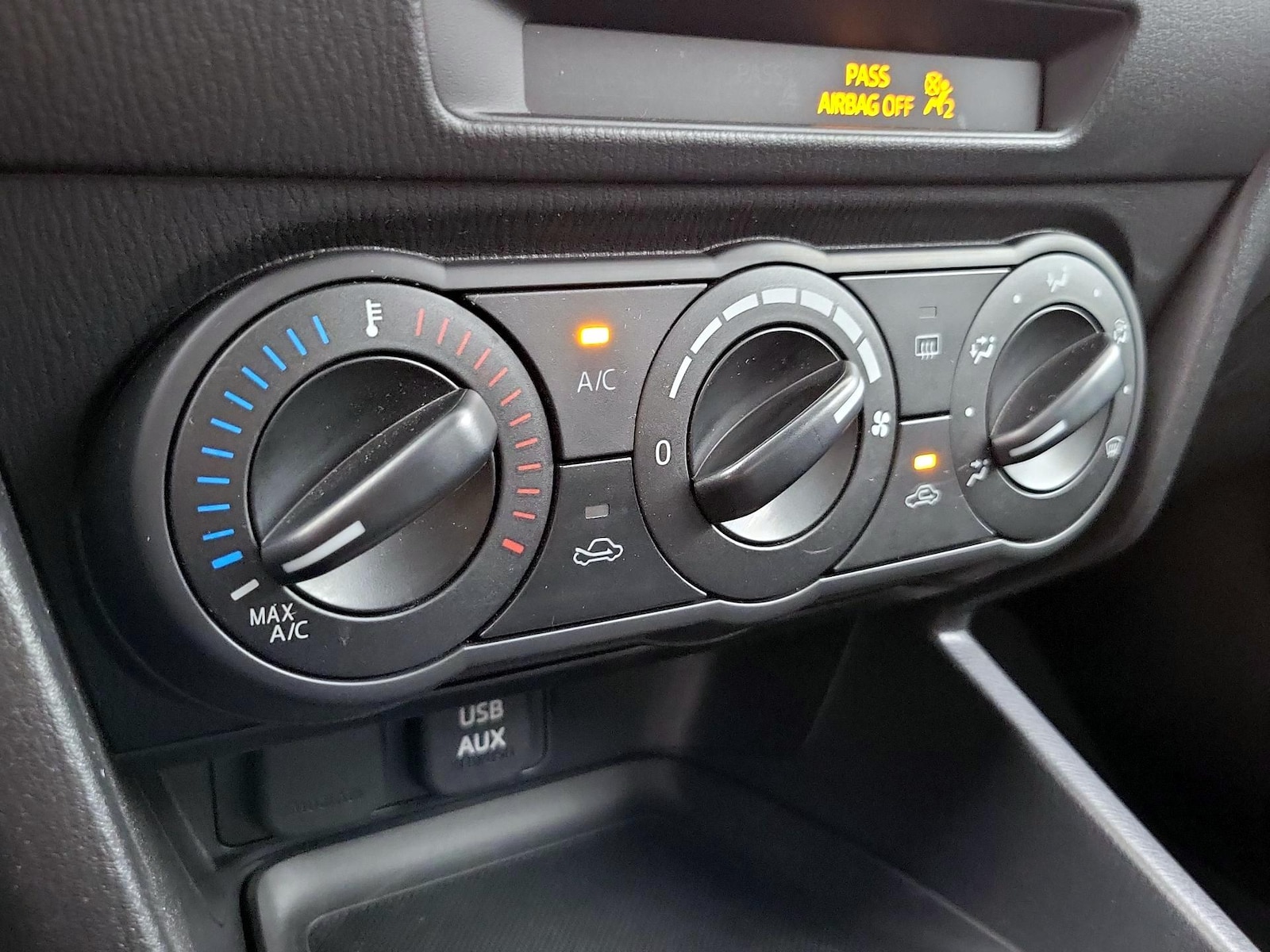 2015 Mazda MAZDA3 i SV - Photo 16