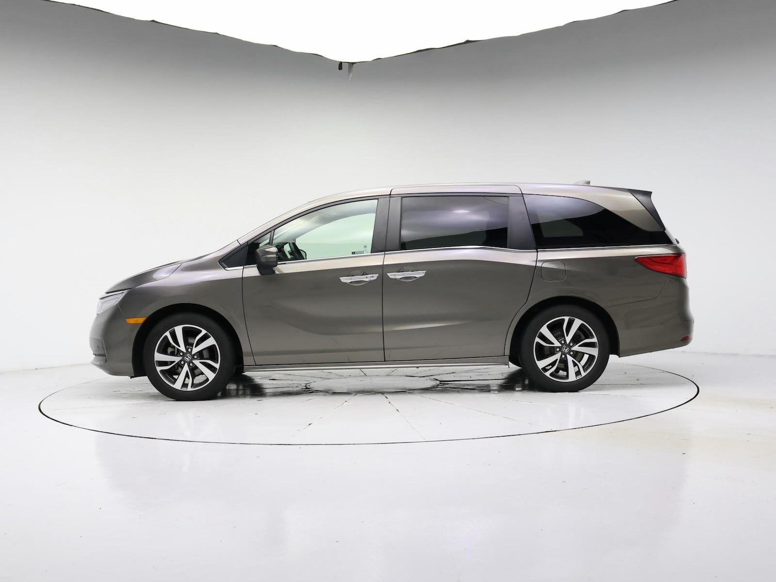 2021 Honda Odyssey Touring - Photo 4