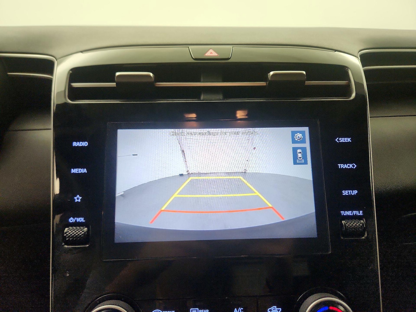 2024 Hyundai Santa Cruz SE - Photo 13