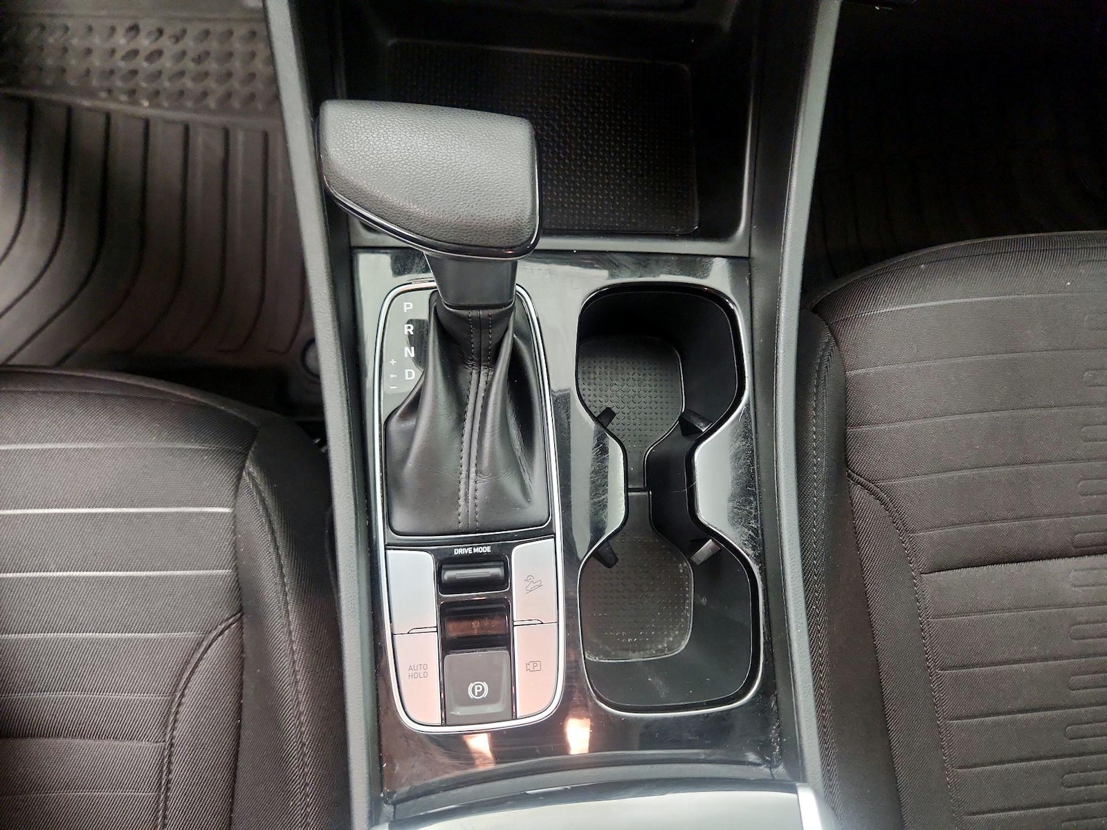 2024 Hyundai Santa Cruz SE - Photo 16