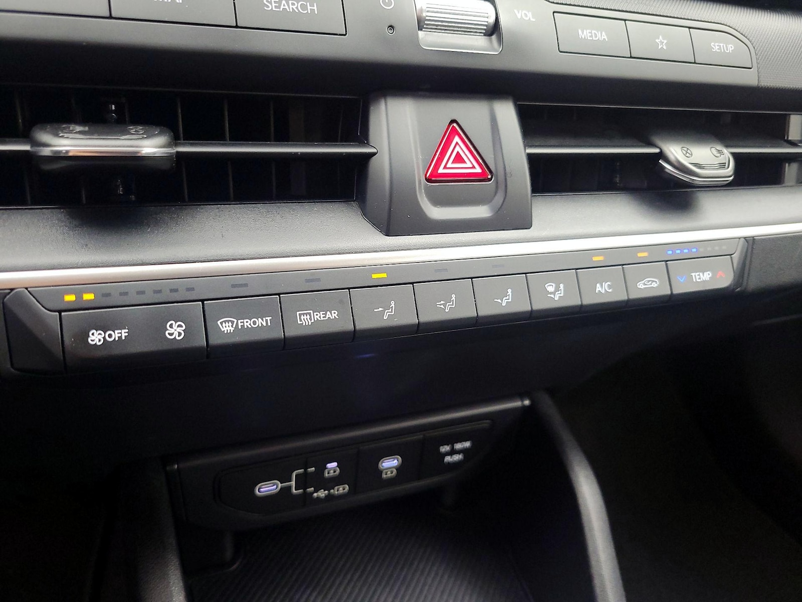 2025 Kia K4 LXS - Photo 17