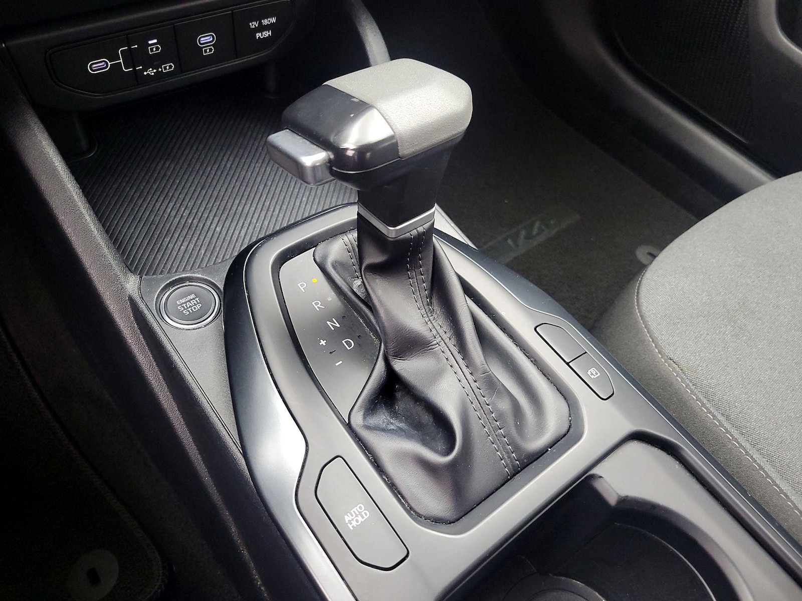 2025 Kia K4 LXS - Photo 18