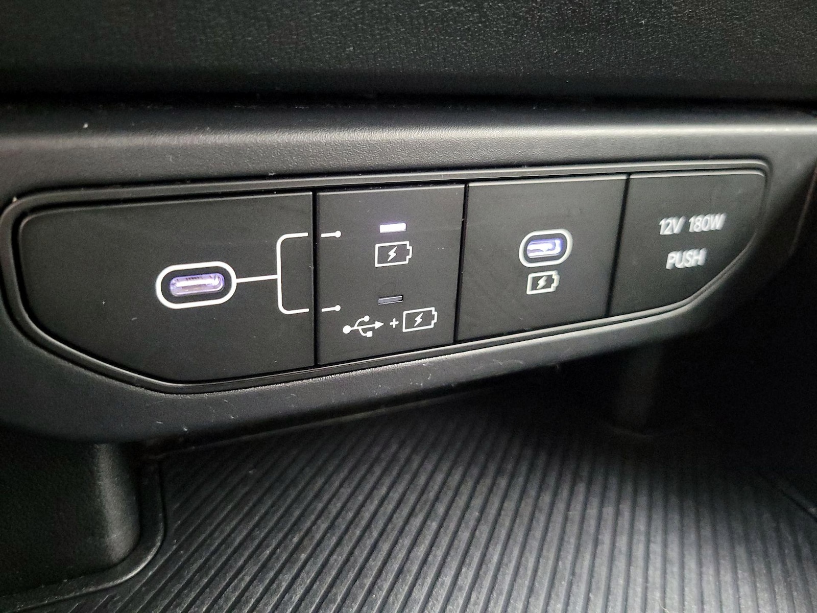 2025 Kia K4 LXS - Photo 19