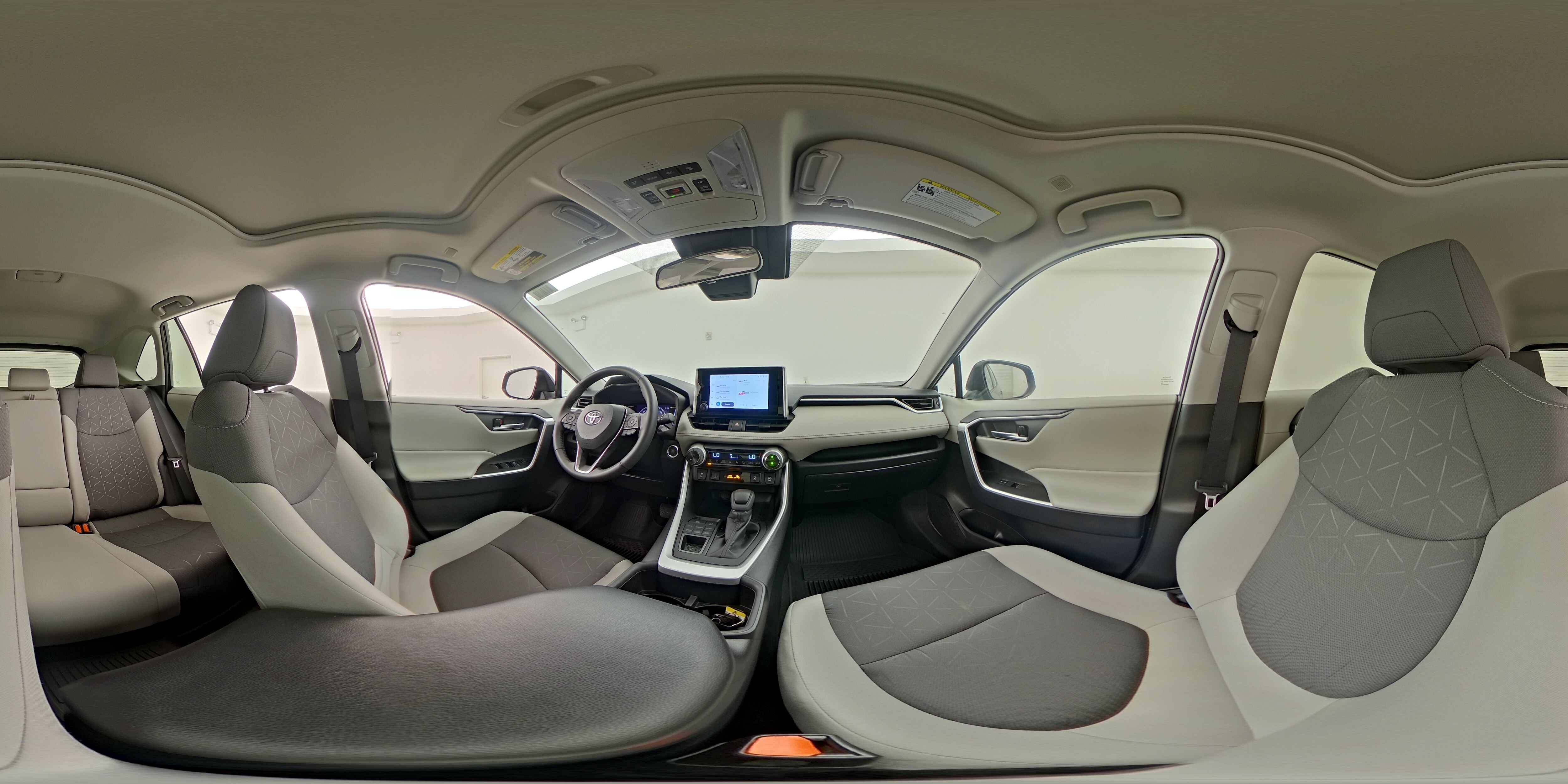 2024 Toyota RAV4 XLE - Photo 25