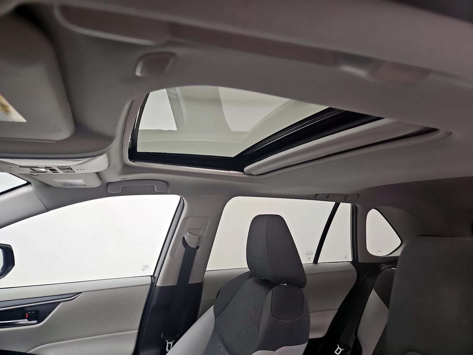2024 Toyota RAV4 XLE - Photo 20