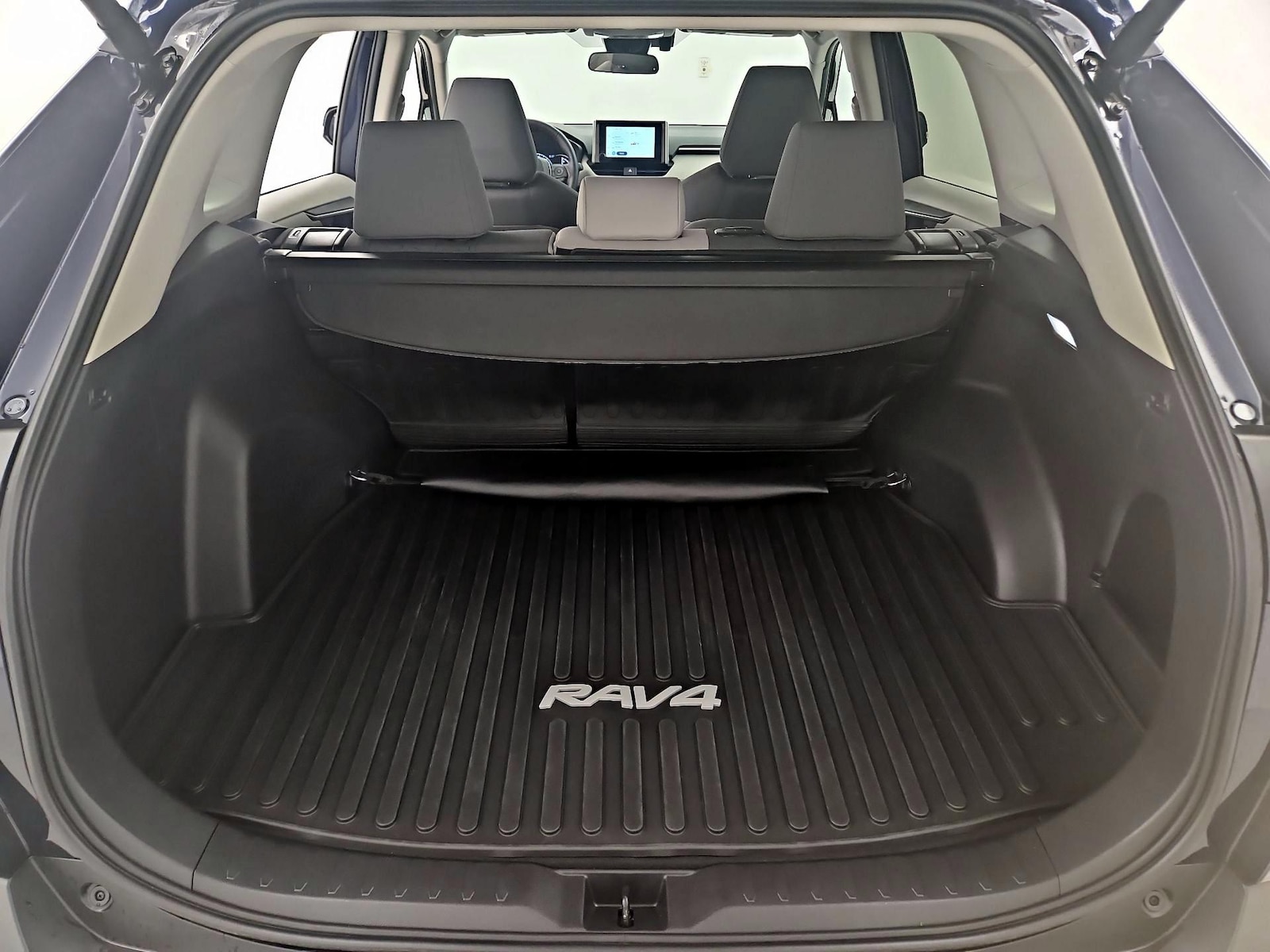 2024 Toyota RAV4 XLE - Photo 22