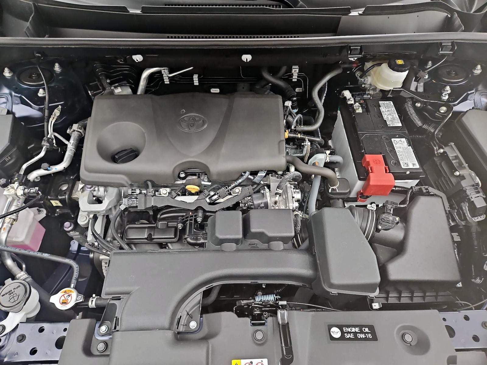 2024 Toyota RAV4 XLE - Photo 23