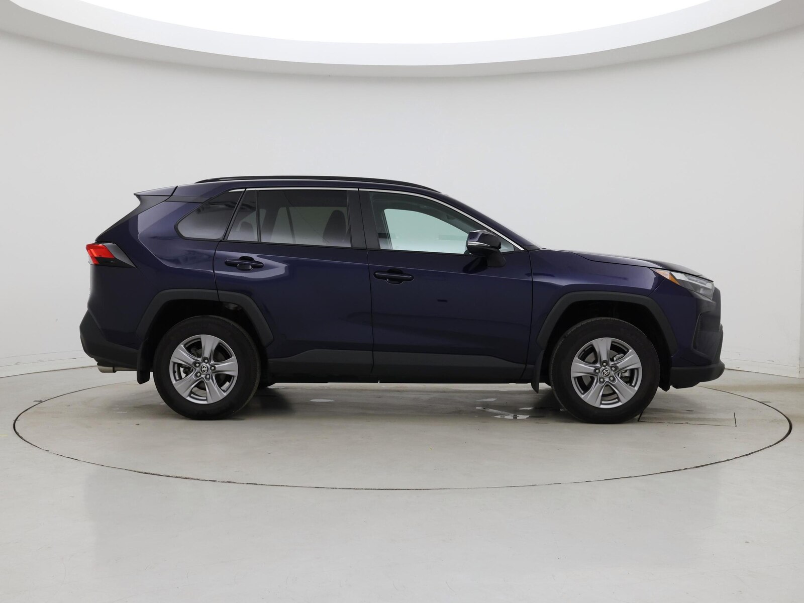 2024 Toyota RAV4 XLE - Photo 8