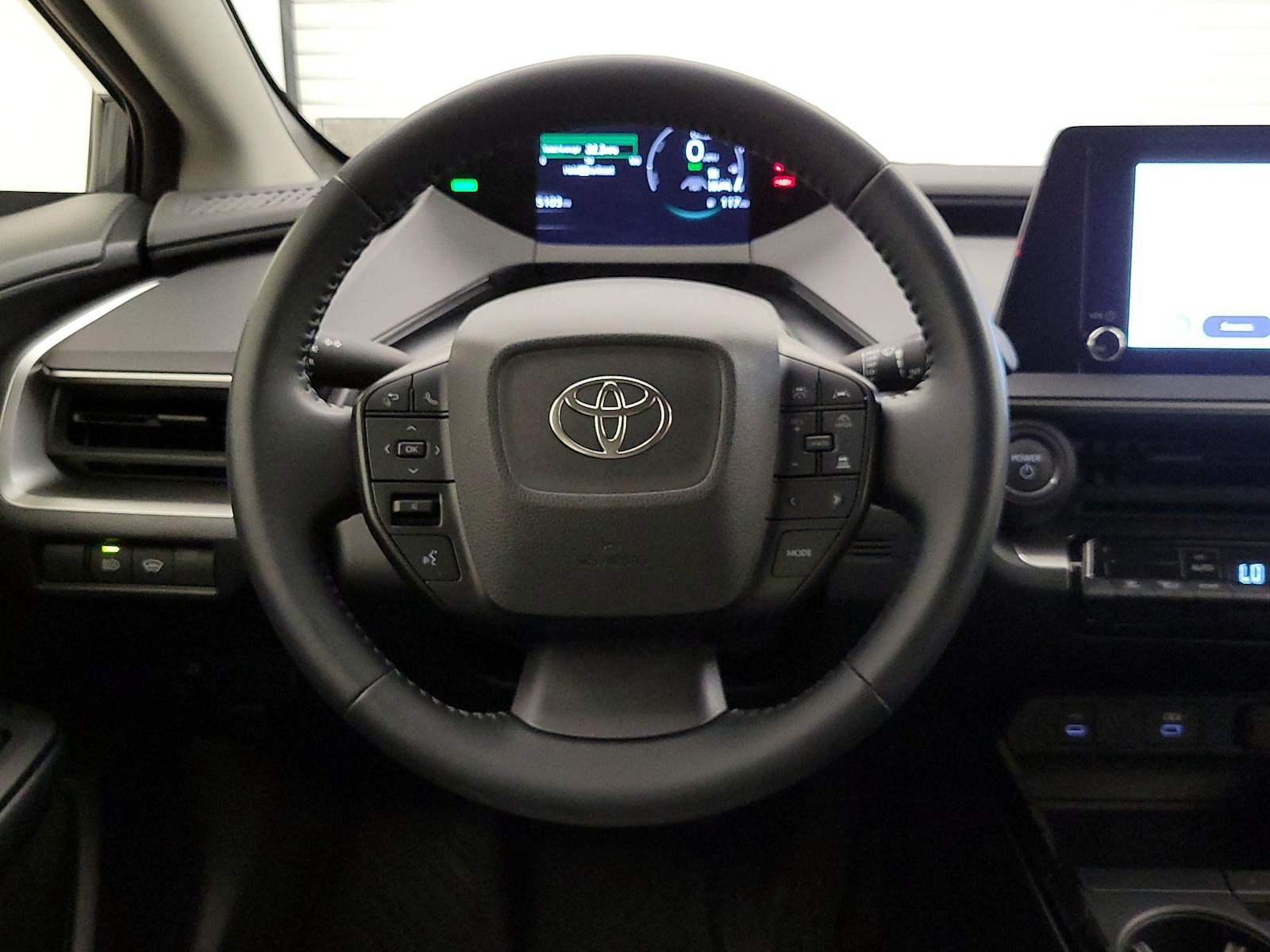 2026 Toyota Prius LE - Photo 11