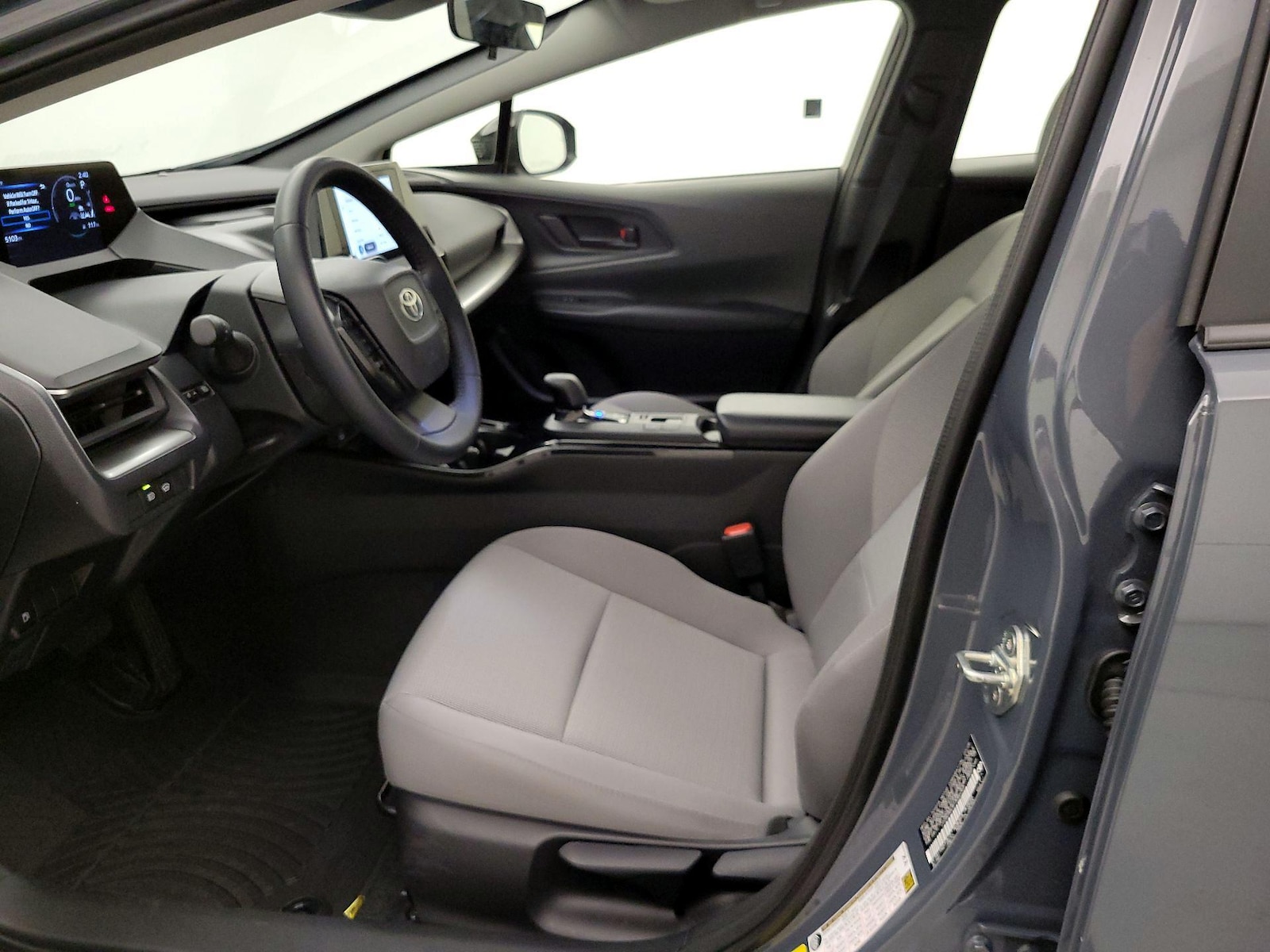 2026 Toyota Prius LE - Photo 12