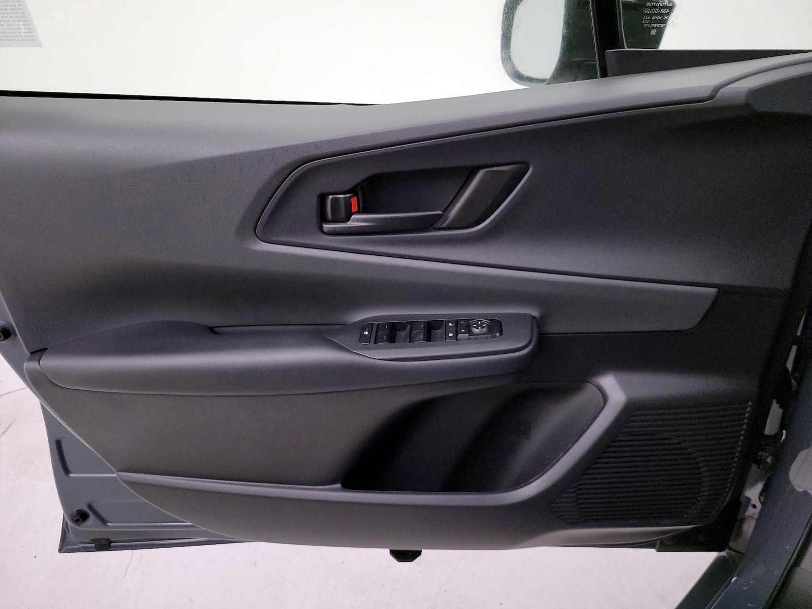 2026 Toyota Prius LE - Photo 13