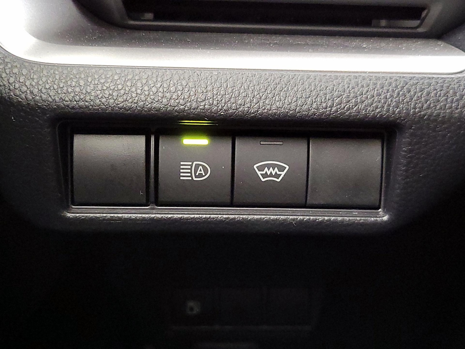 2026 Toyota Prius LE - Photo 14