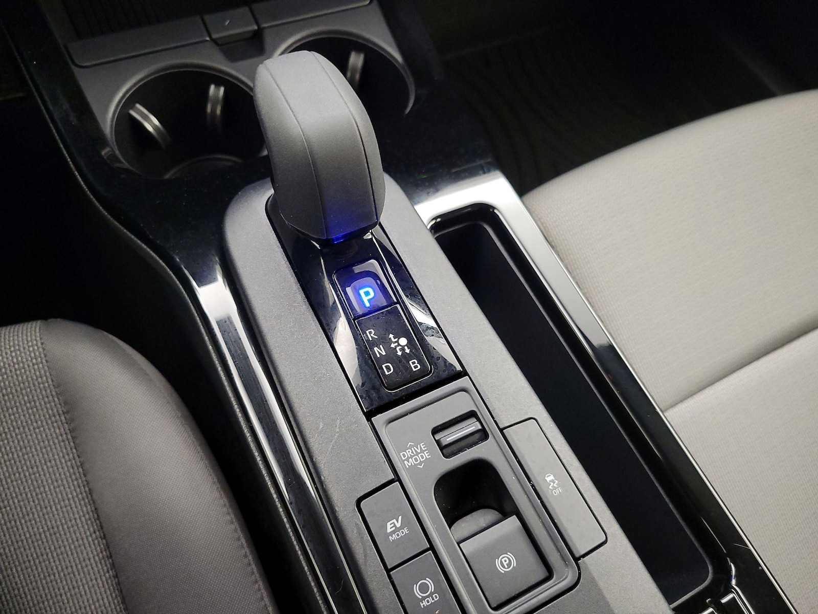 2026 Toyota Prius LE - Photo 18