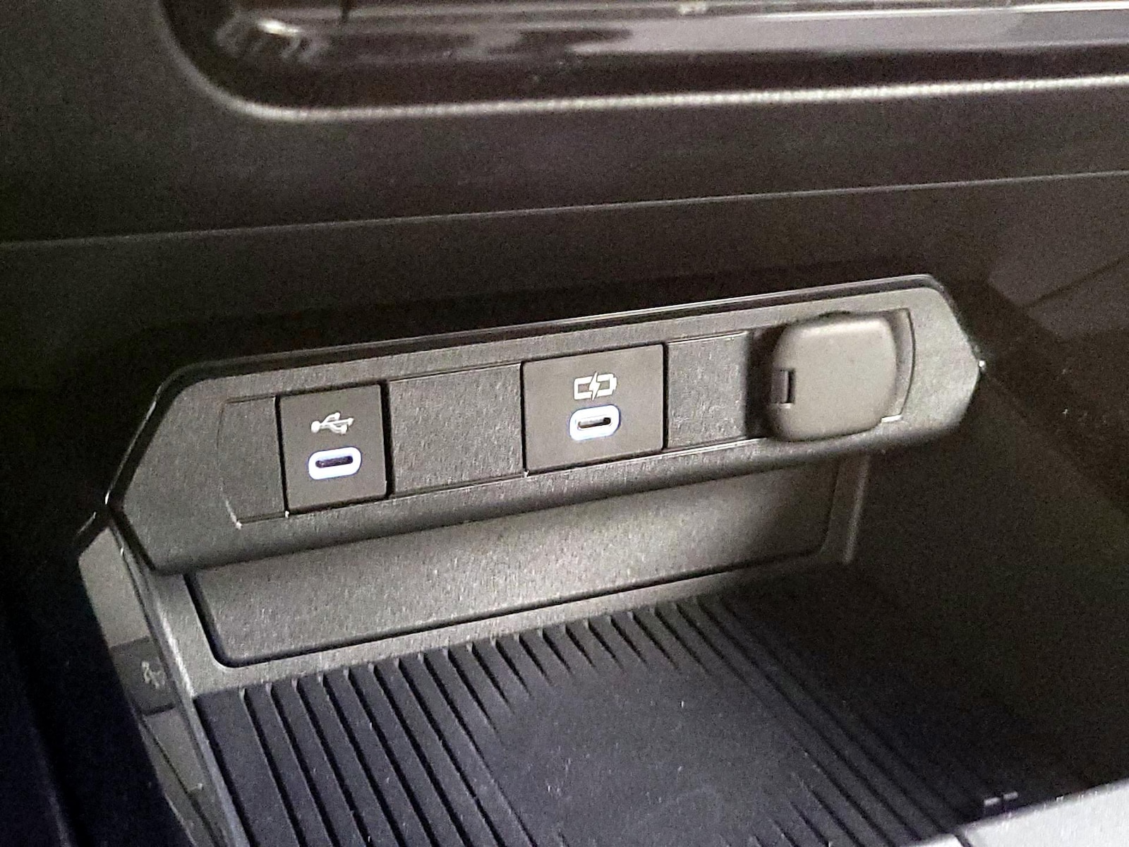 2026 Toyota Prius LE - Photo 19