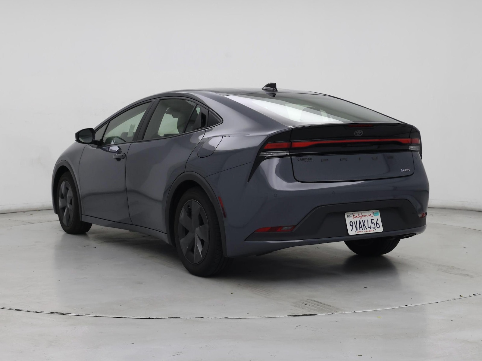 2026 Toyota Prius LE - Photo 3