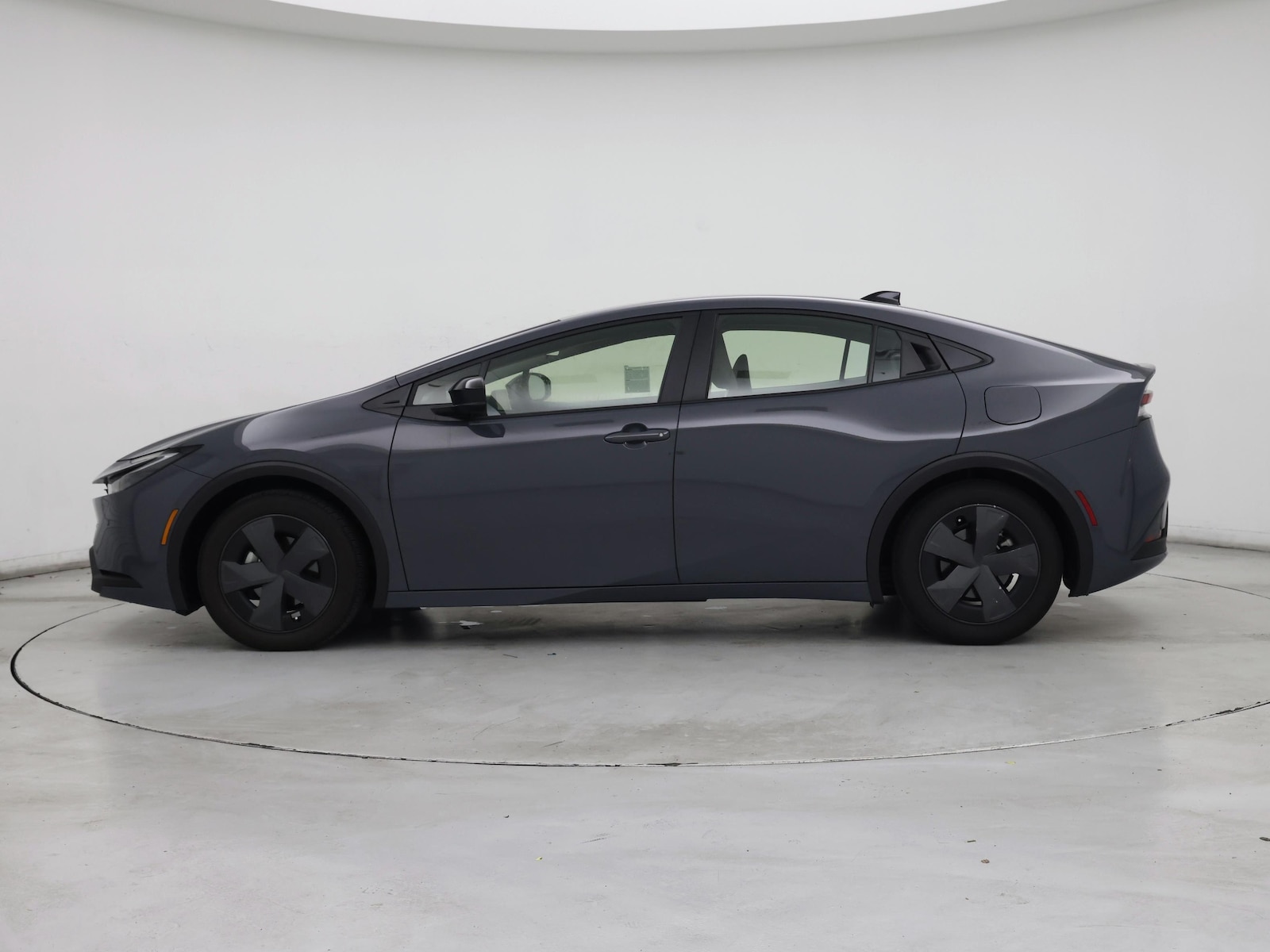 2026 Toyota Prius LE - Photo 4