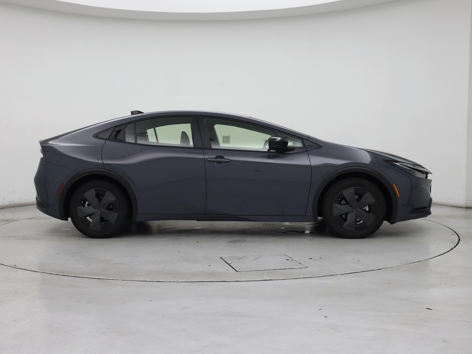 2026 Toyota Prius LE - Photo 8