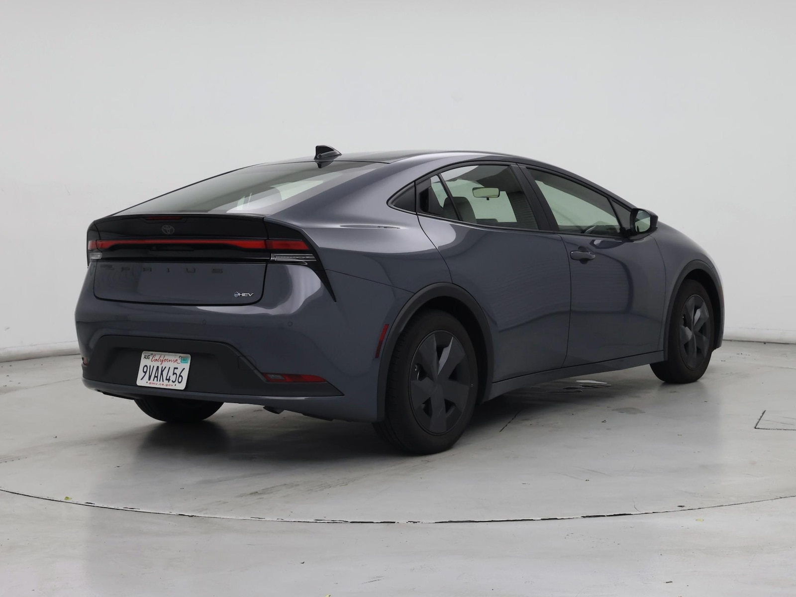 2026 Toyota Prius LE - Photo 9