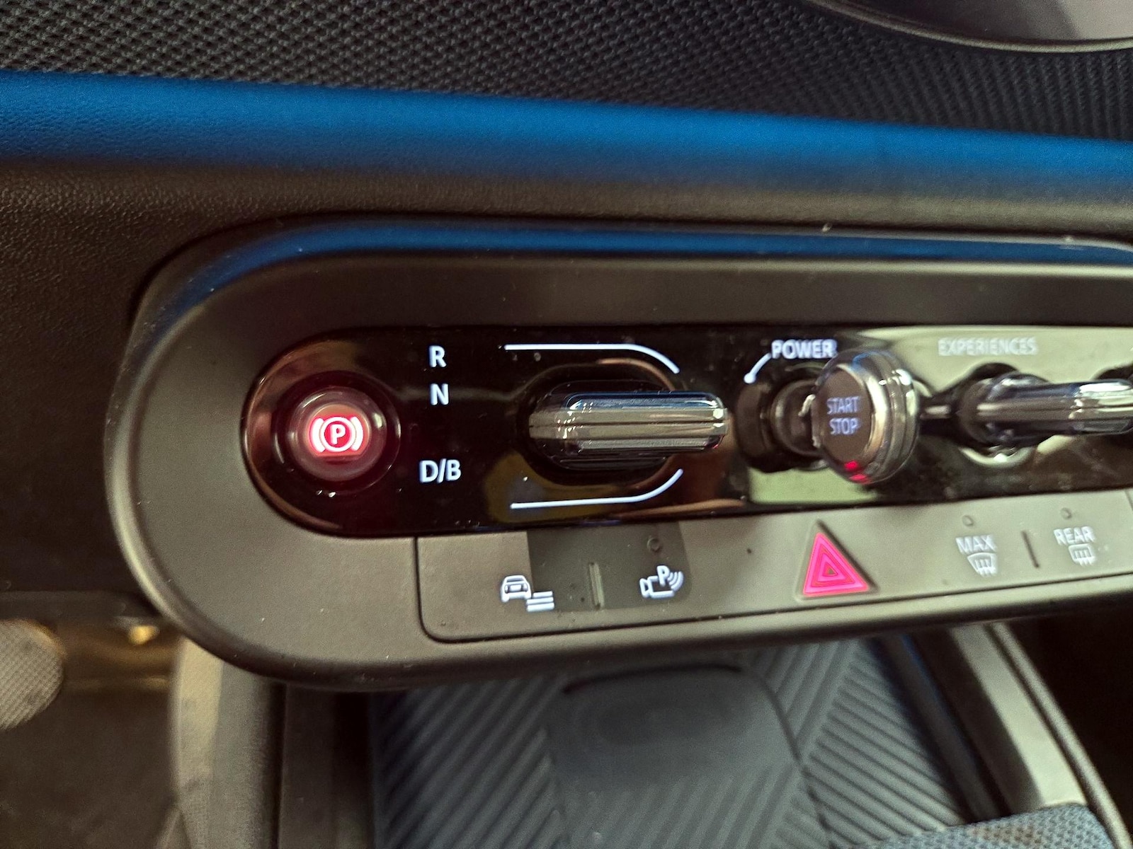 2025 MINI Countryman SE - Photo 17