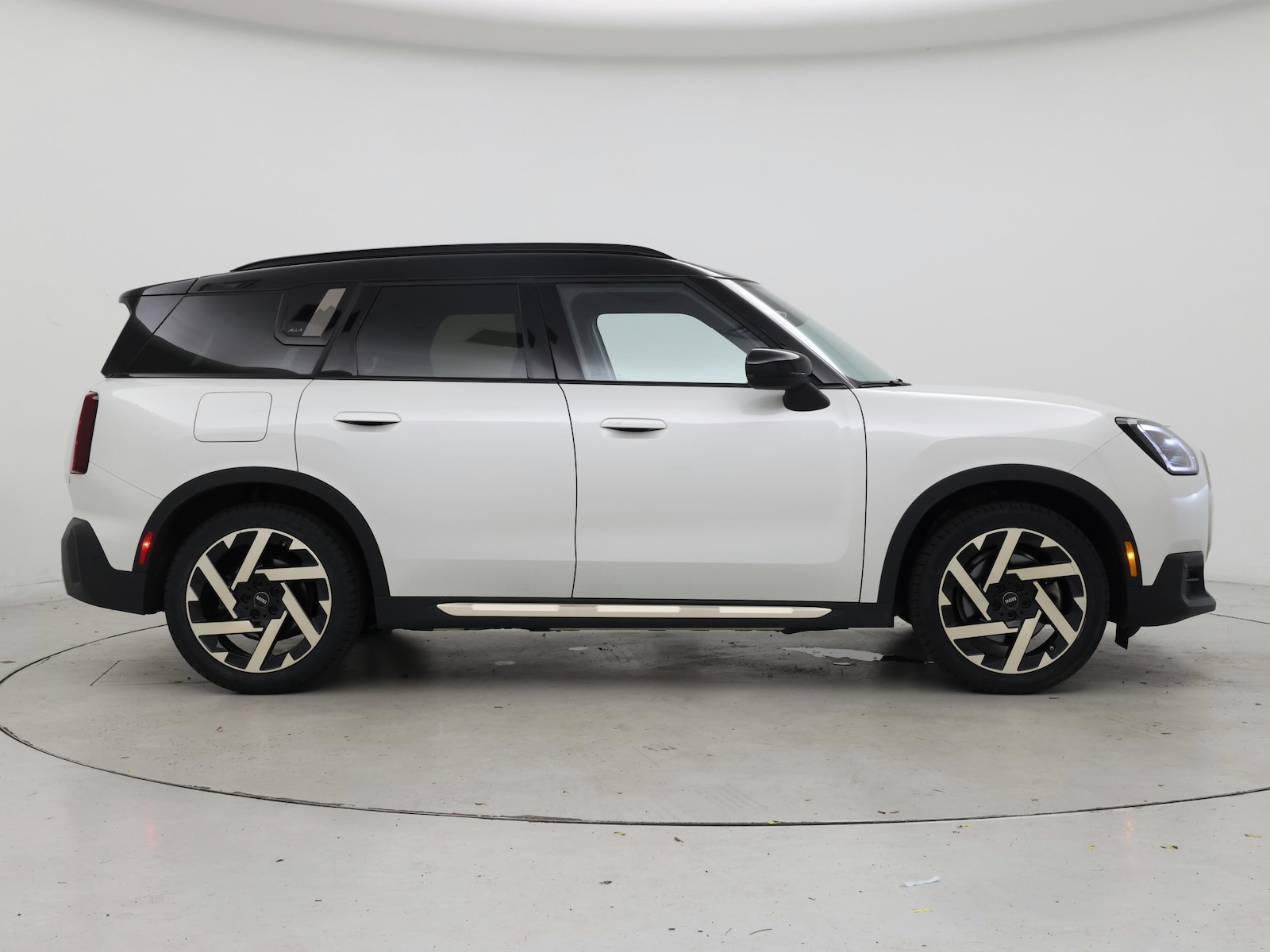 2025 MINI Countryman SE - Photo 8