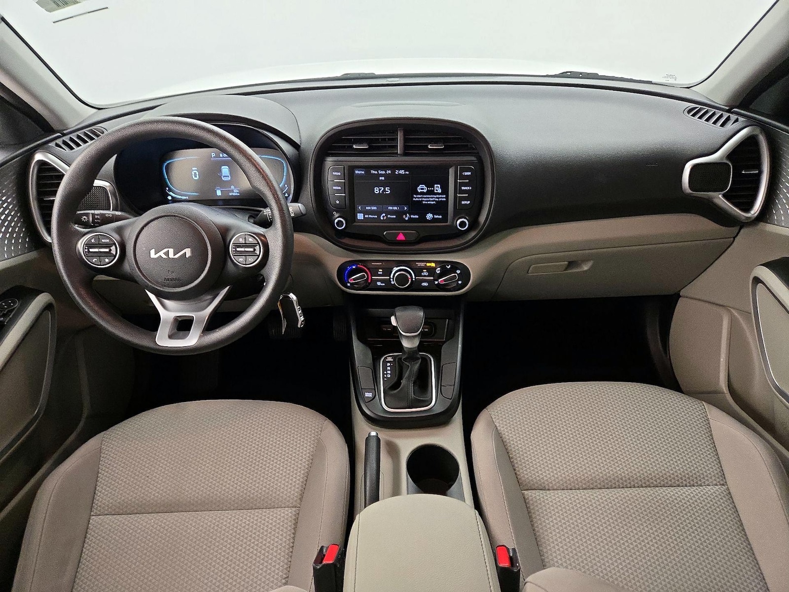2023 Kia Soul LX - Photo 12