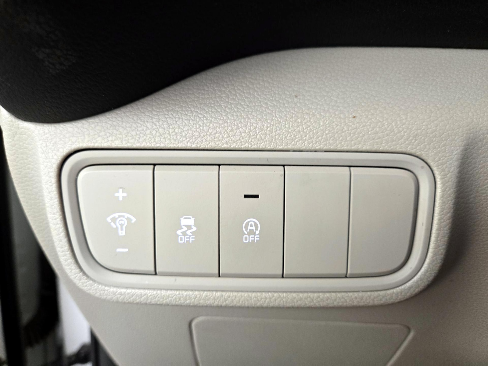 2023 Kia Soul LX - Photo 14