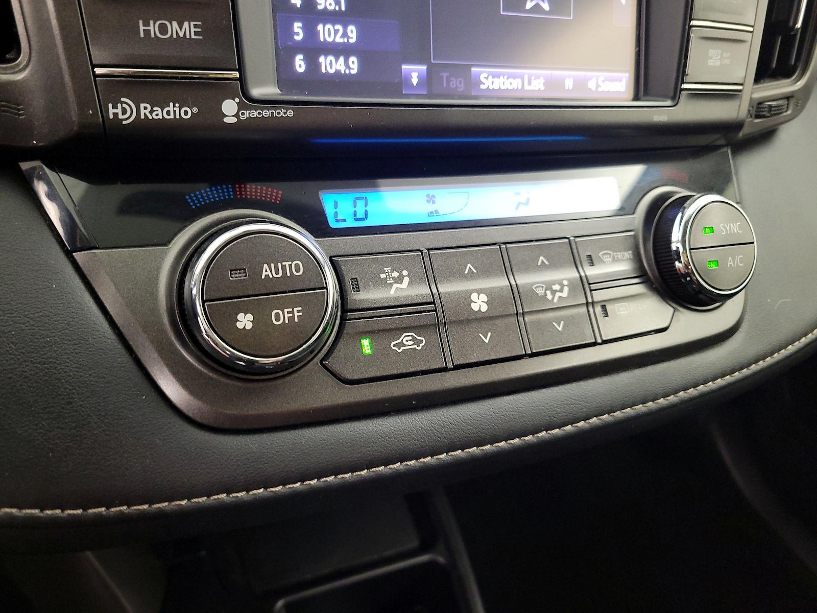 2014 Toyota RAV4 XLE - Photo 18