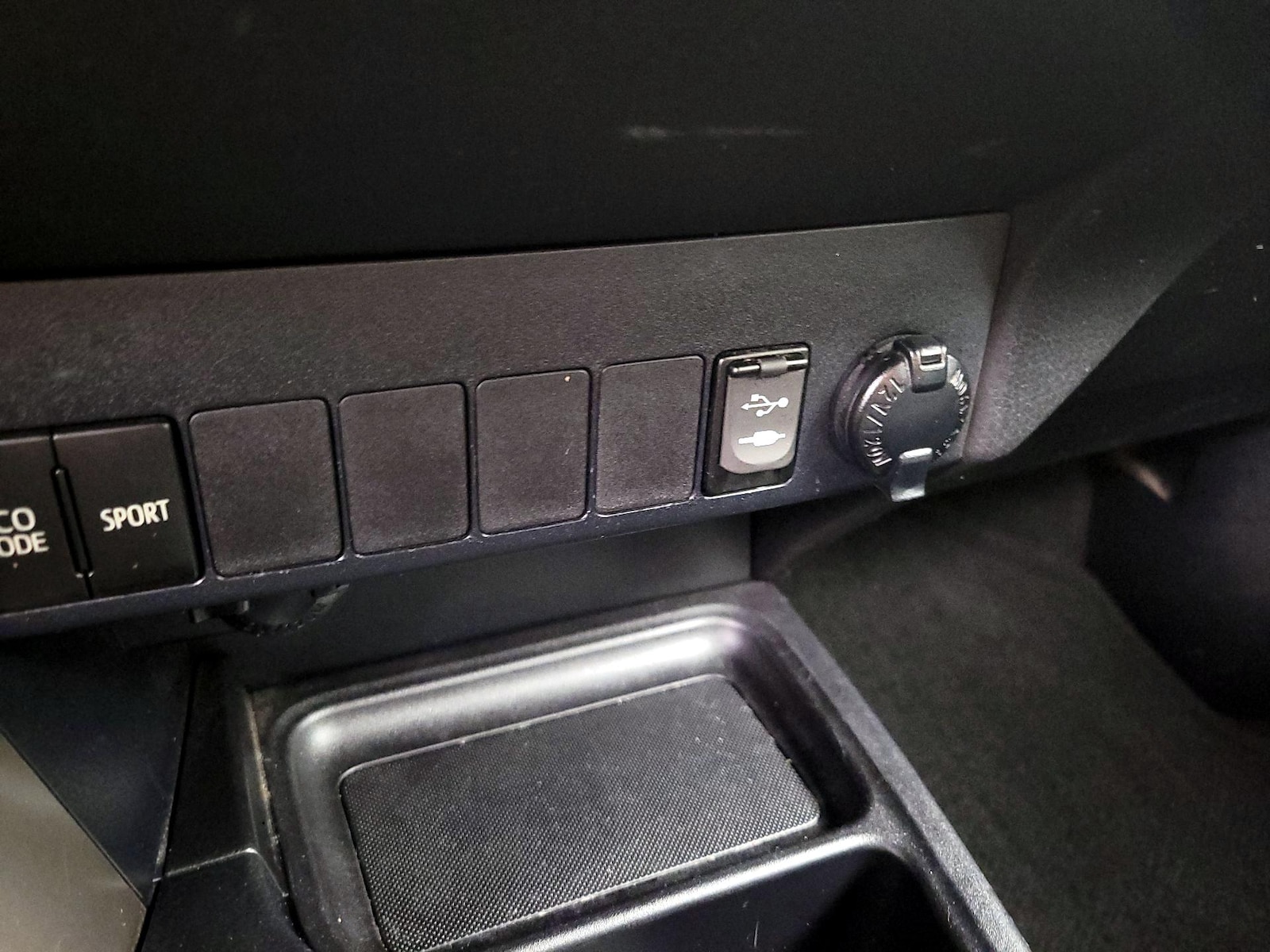 2014 Toyota RAV4 XLE - Photo 20