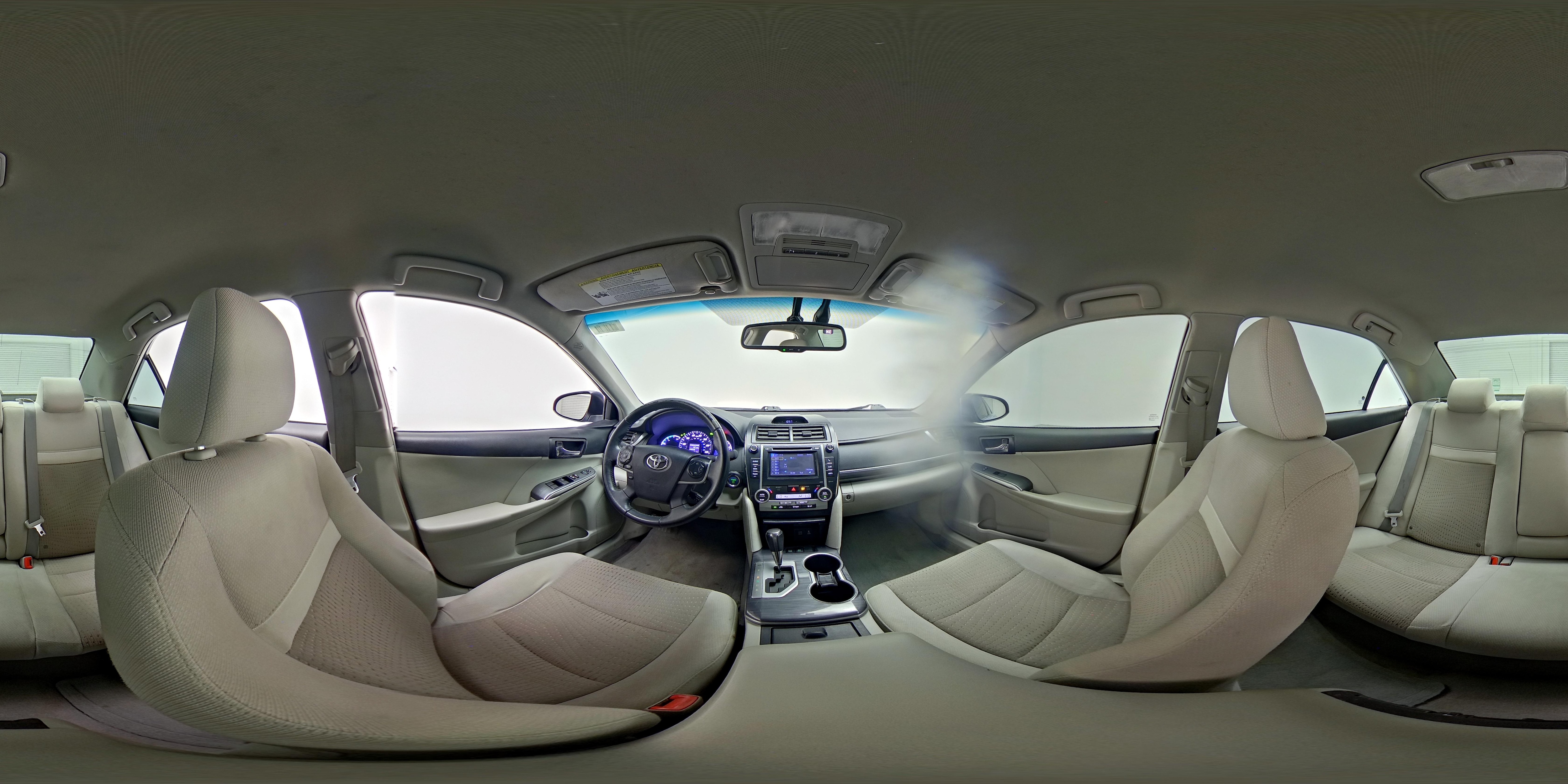 2014 Toyota Camry XLE Hybrid - Photo 24
