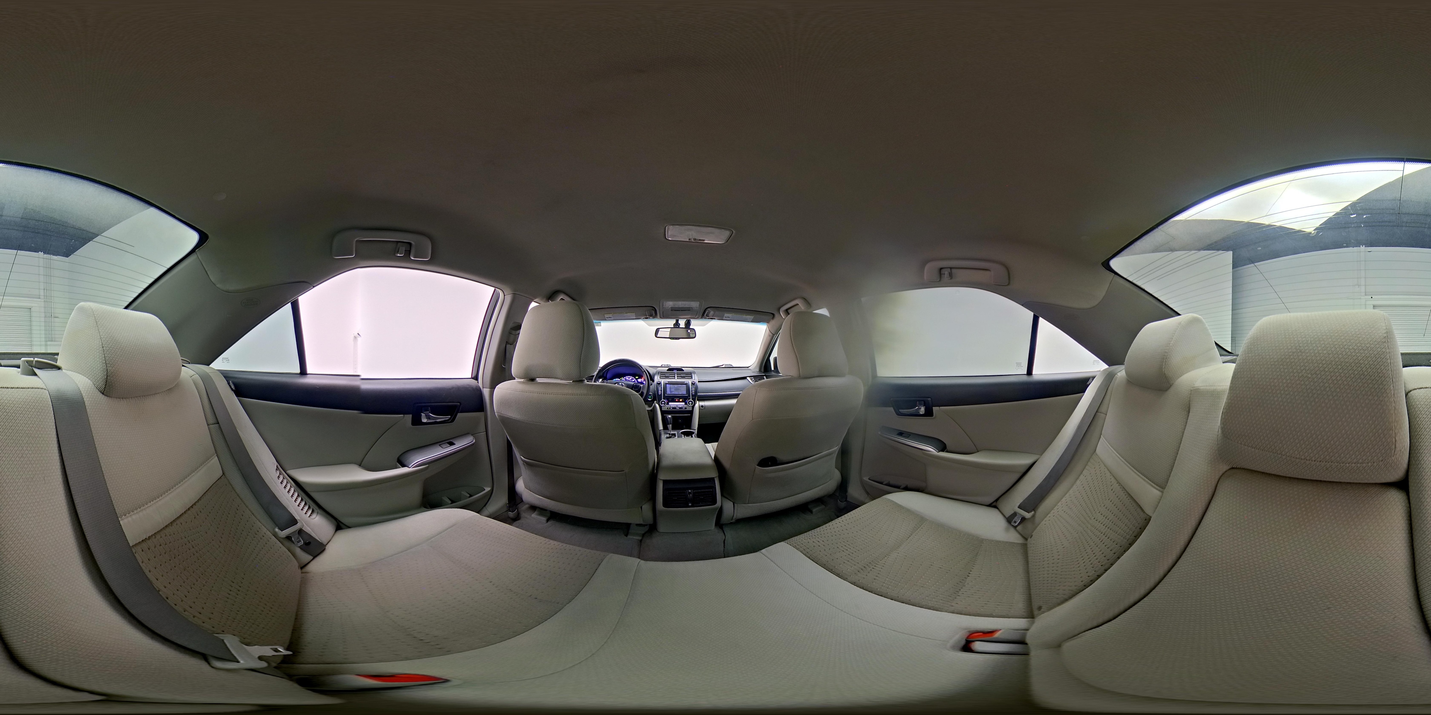 2014 Toyota Camry XLE Hybrid - Photo 25