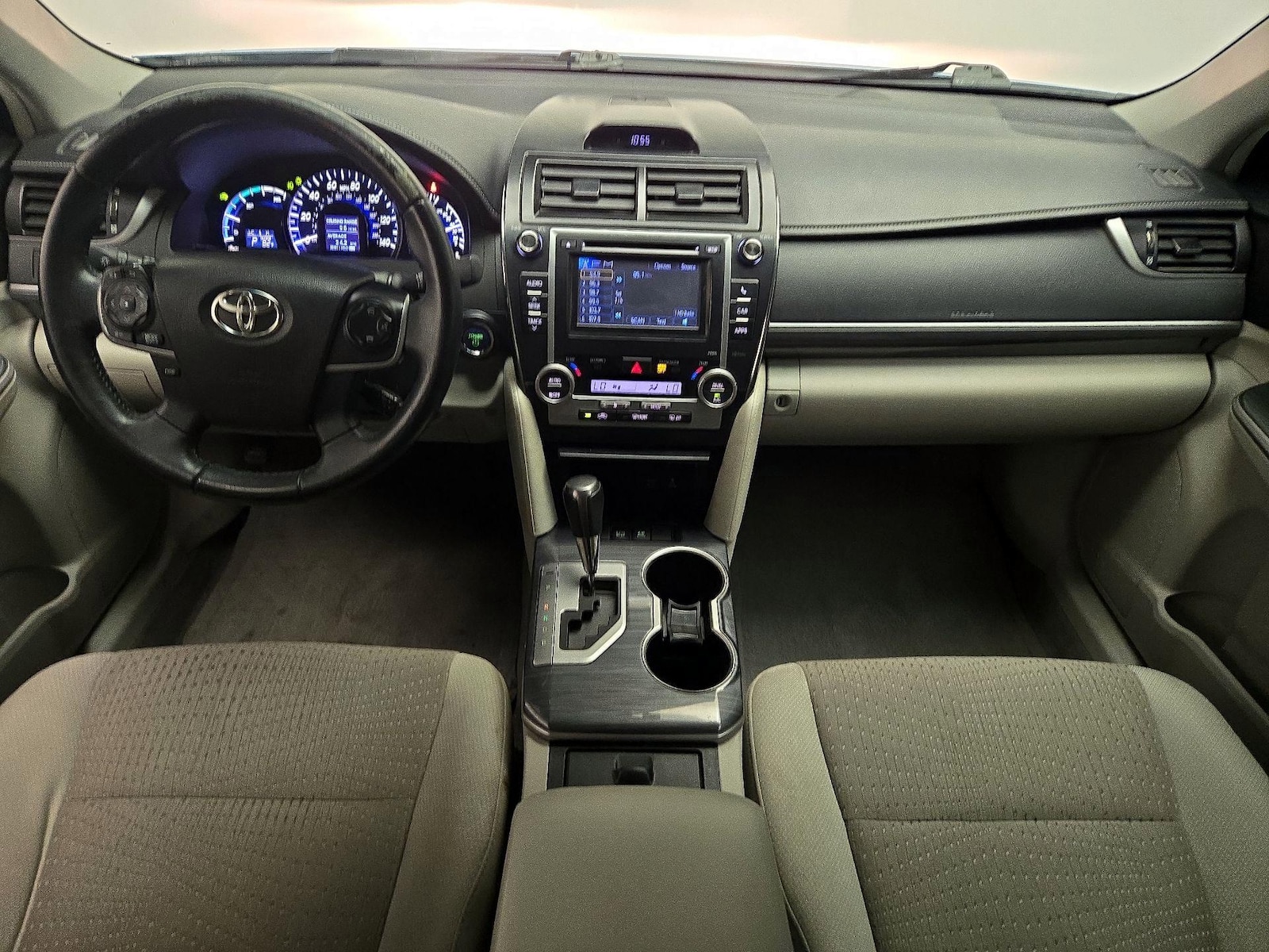 2014 Toyota Camry XLE Hybrid - Photo 10