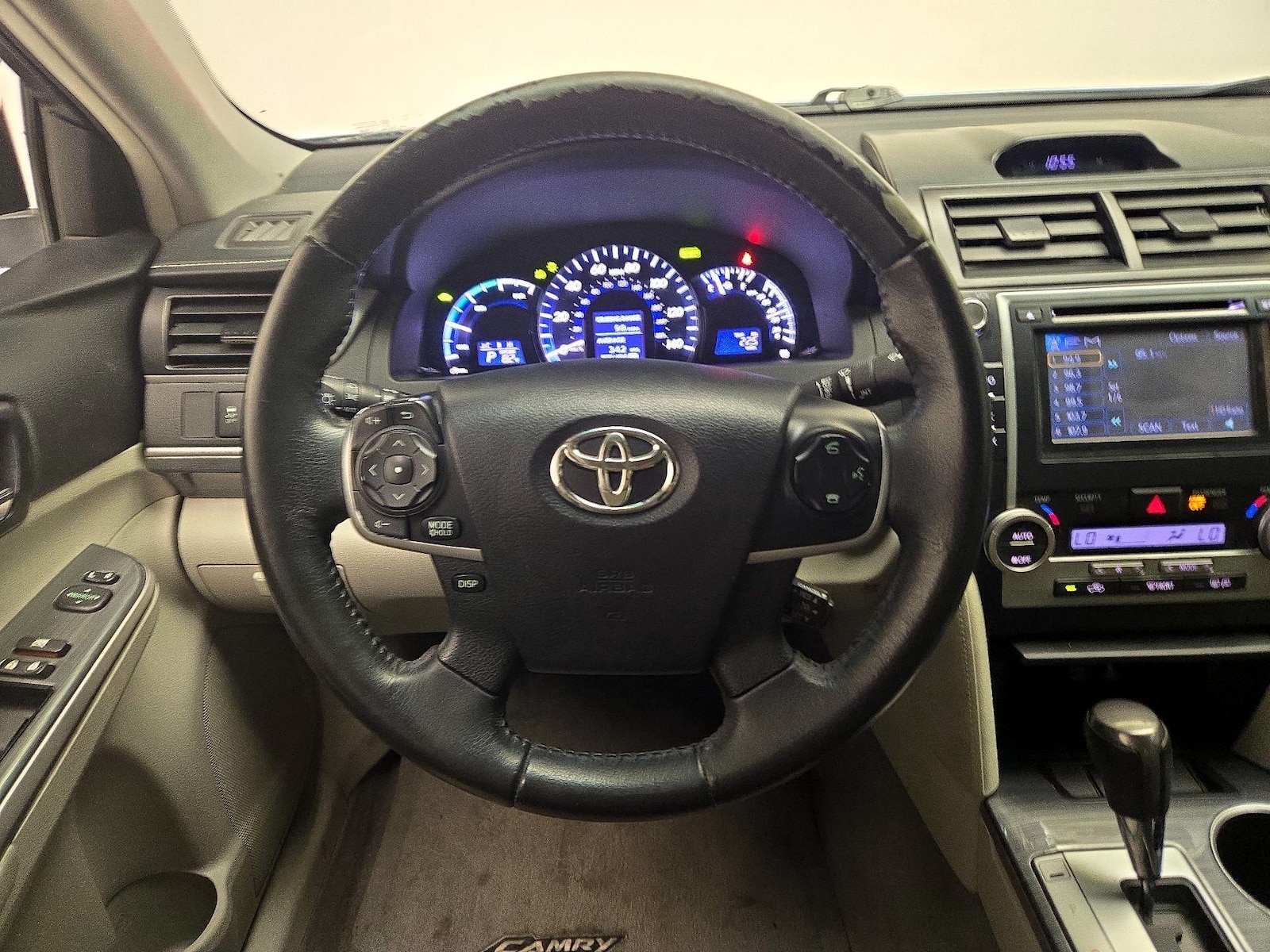 2014 Toyota Camry XLE Hybrid - Photo 11
