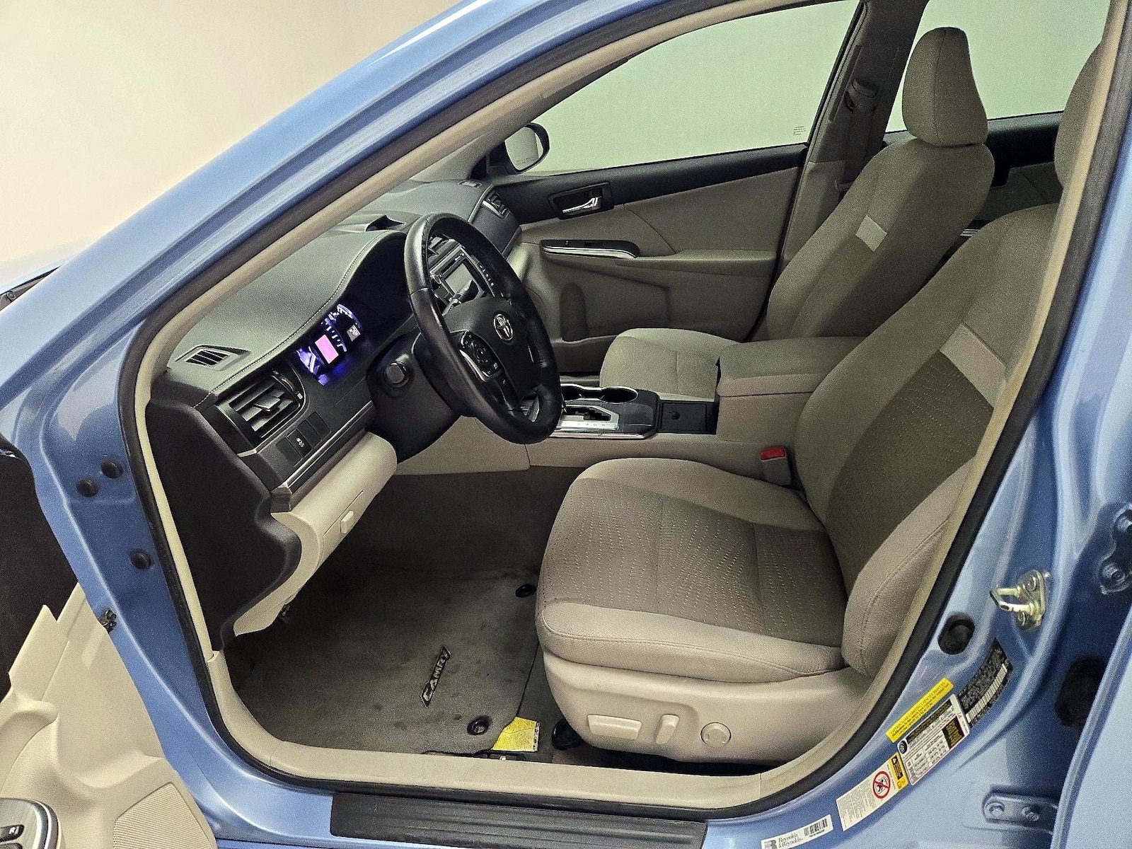 2014 Toyota Camry XLE Hybrid - Photo 12